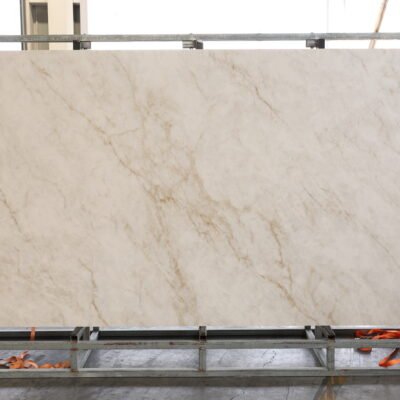 Carrara Gold Keramiek Bij Natuursteen Slab